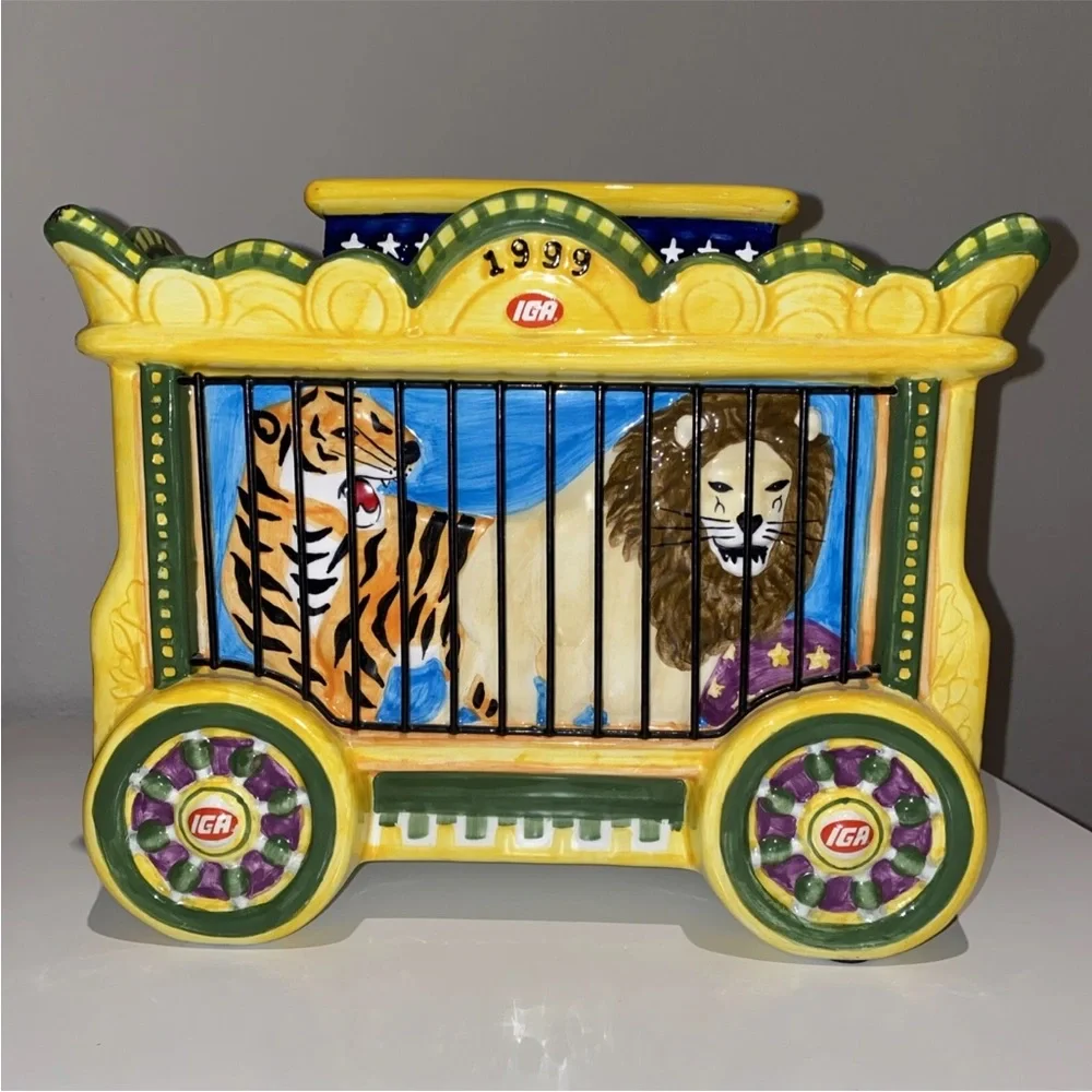 Vintage IGA 1999 Circus Daze Lion & Tiger Train Car Ceramic Cookie Jar‎